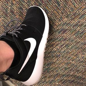 Nike roshes Black